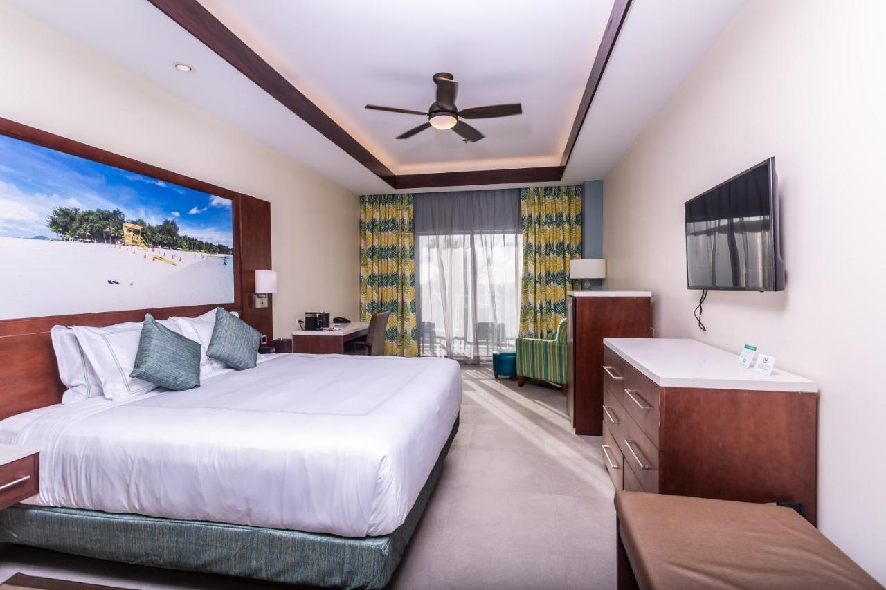 Surfrider Resort Hotel Saipan Buitenkant foto